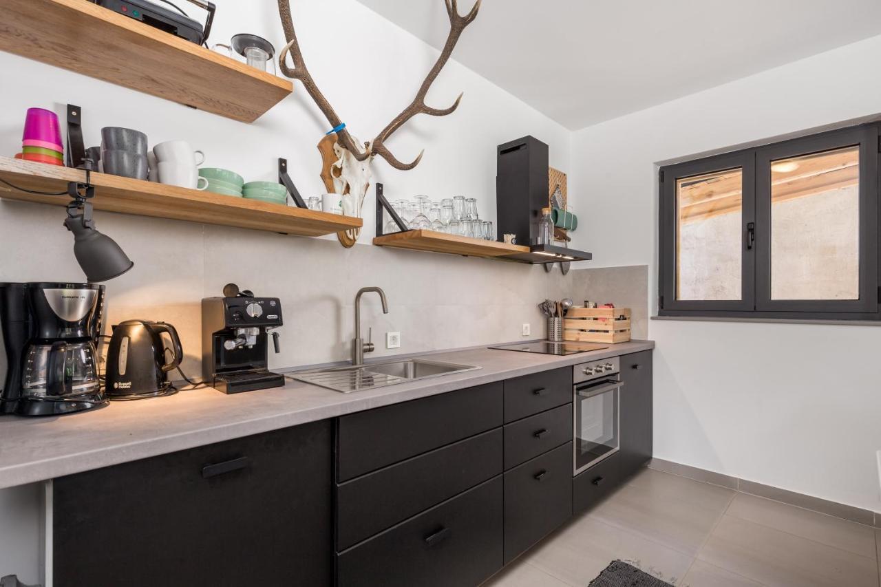 Modern Alpine Monsalbius Chalet Baske Ostarije Екстериор снимка