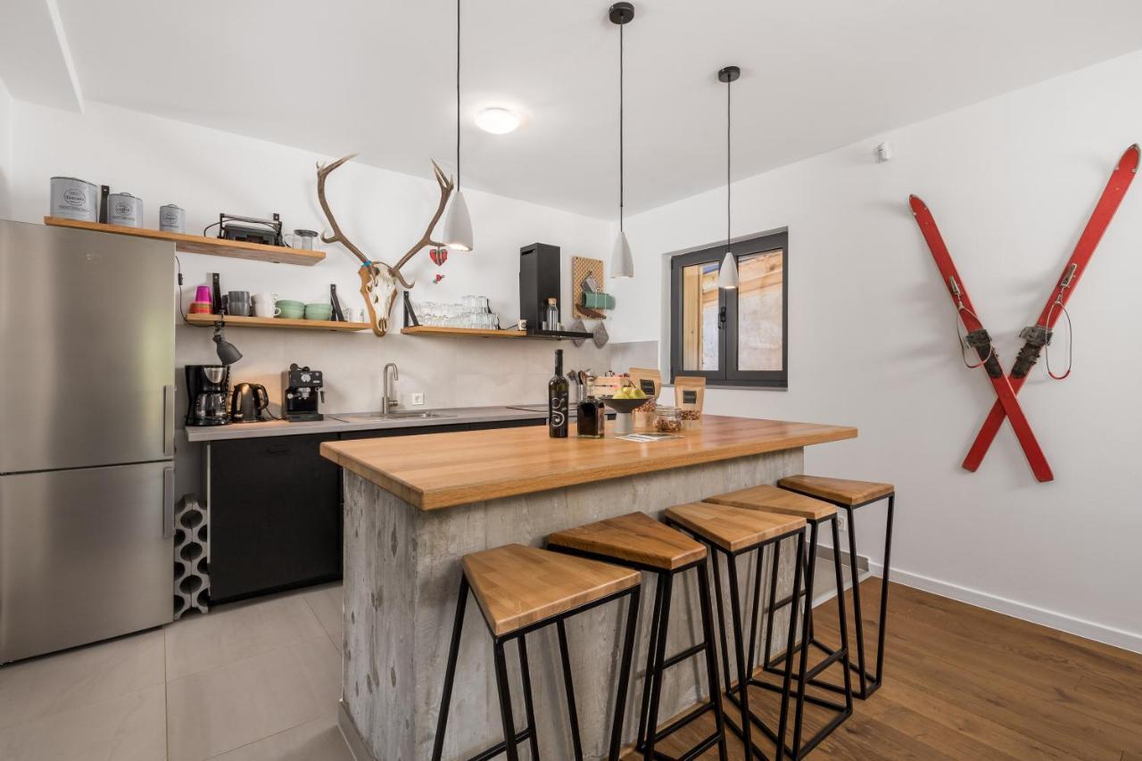 Modern Alpine Monsalbius Chalet Baske Ostarije Екстериор снимка
