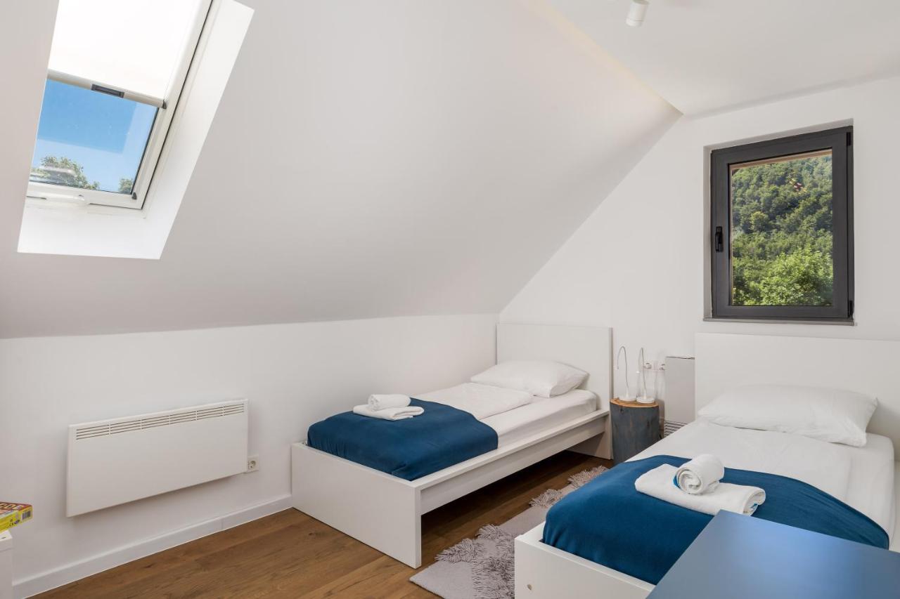 Modern Alpine Monsalbius Chalet Baske Ostarije Екстериор снимка