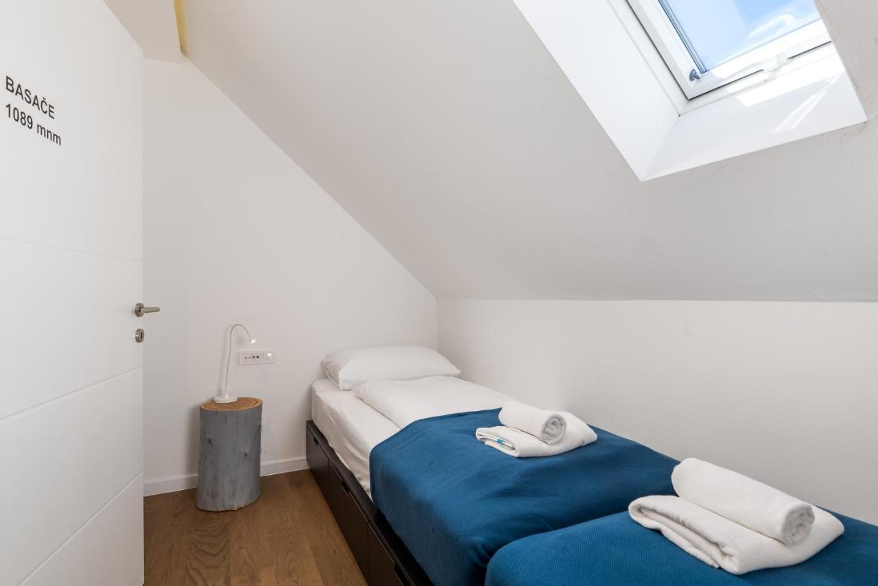 Modern Alpine Monsalbius Chalet Baske Ostarije Екстериор снимка