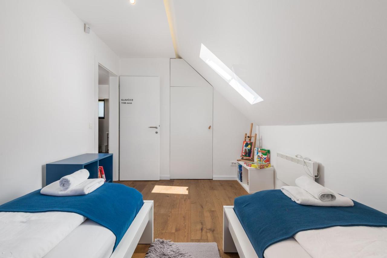 Modern Alpine Monsalbius Chalet Baske Ostarije Екстериор снимка