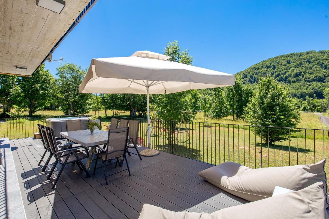 Modern Alpine Monsalbius Chalet Baske Ostarije Екстериор снимка