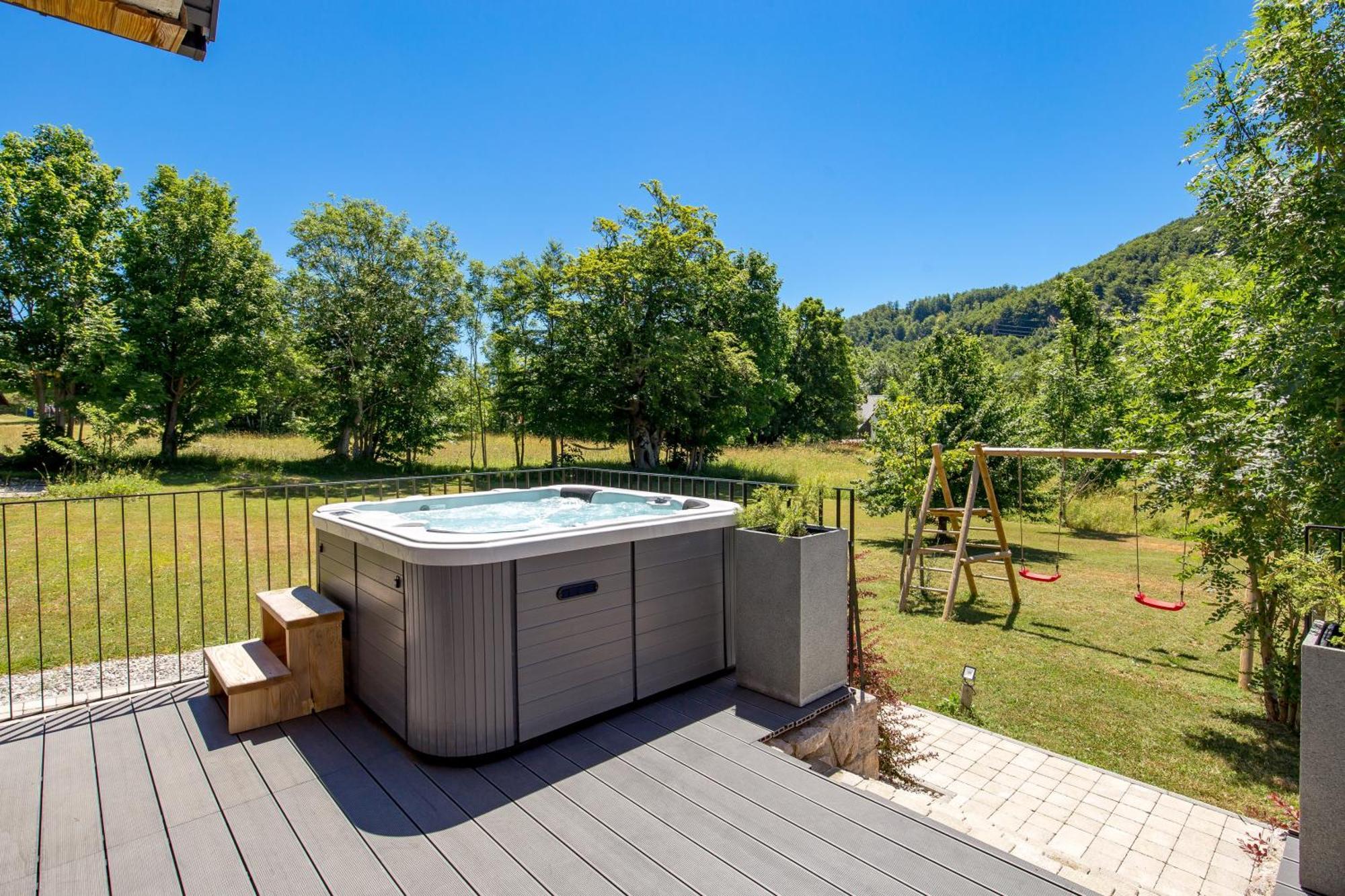 Modern Alpine Monsalbius Chalet Baske Ostarije Екстериор снимка